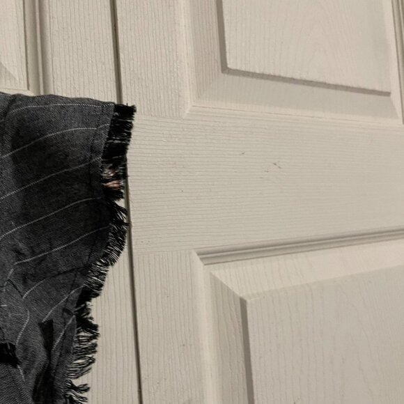 Doe & Rae Womens Gray Linen Cotton Striped Fringe Hem Snap Button Blouse Small - Picture 3 of 7